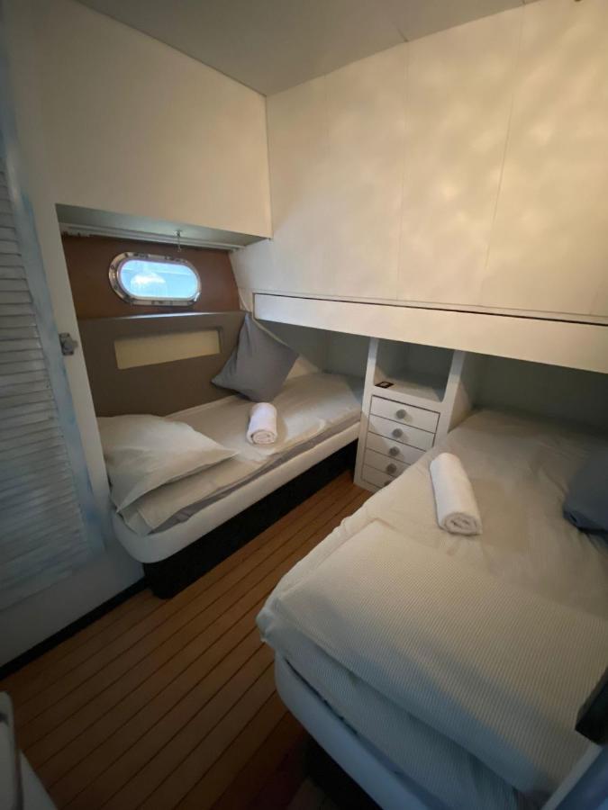 Mar Y Pepa Hotel Сант Адриа де Бесос Екстериор снимка